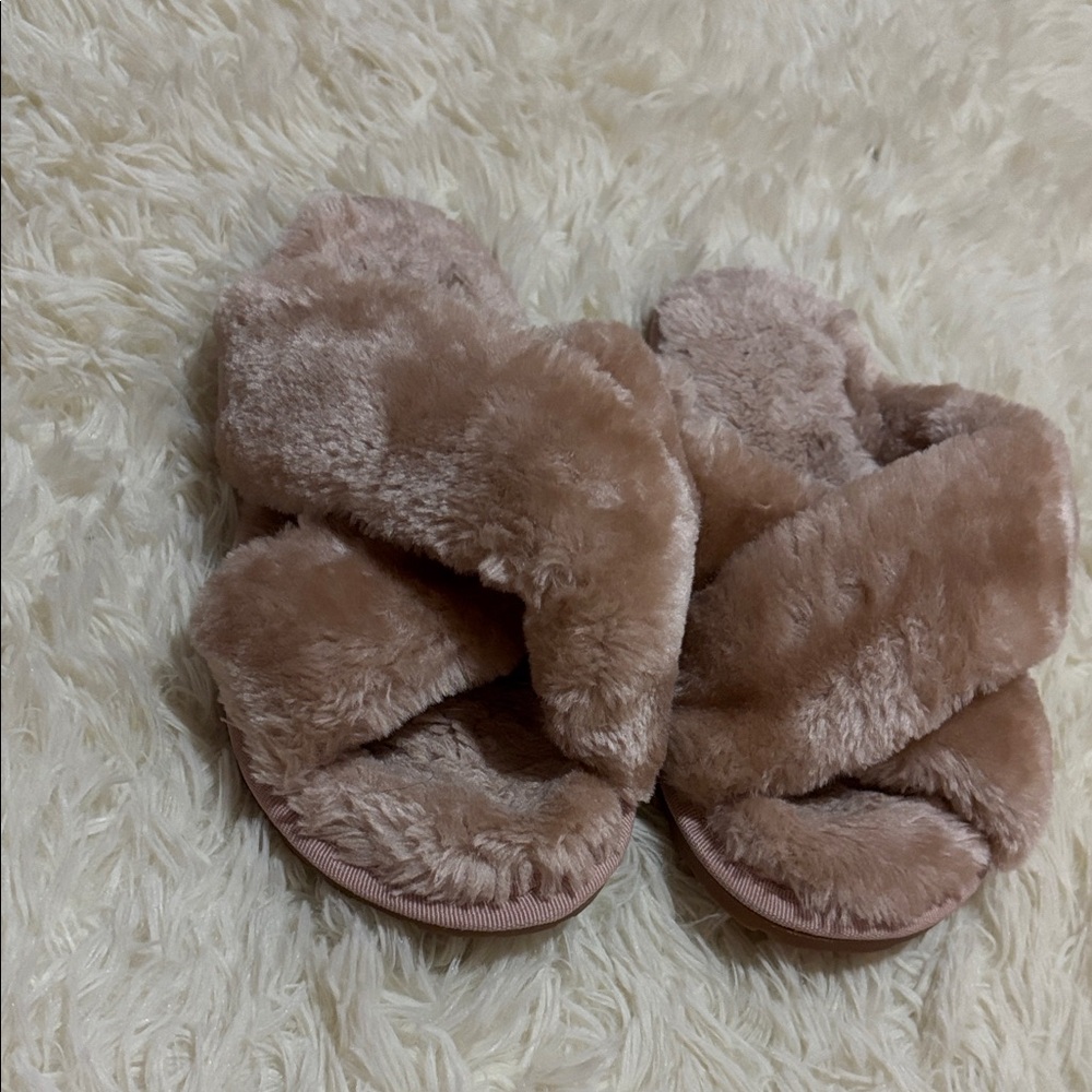Cozy Faux Fur Slippers in Blush